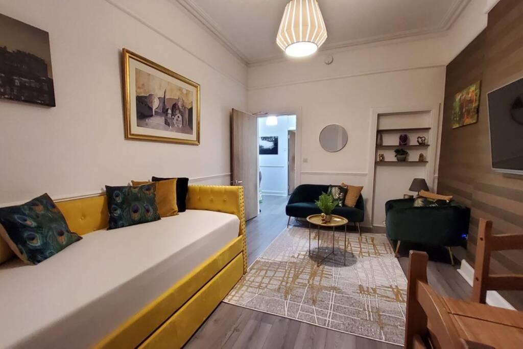 Leith Spectacular Apartment By Sensational Stay Short Lets & Serviced Accommodation With 6 Separate Beds & 2 Baths Edinburgh Eksteriør bilde