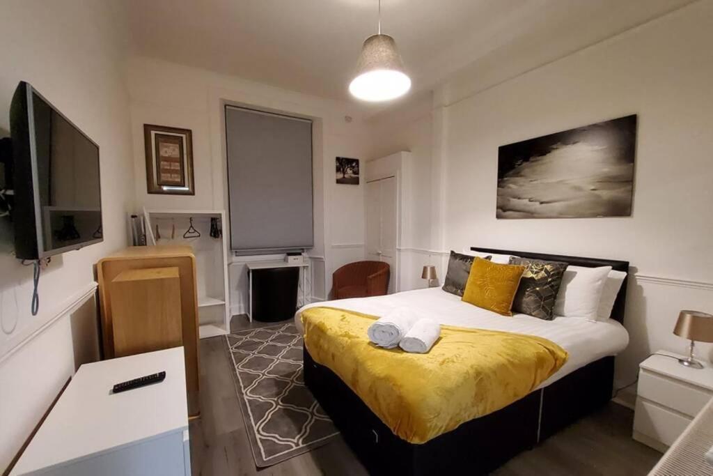 Leith Spectacular Apartment By Sensational Stay Short Lets & Serviced Accommodation With 6 Separate Beds & 2 Baths Edinburgh Eksteriør bilde
