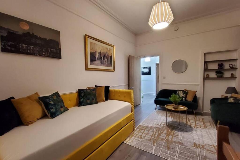 Leith Spectacular Apartment By Sensational Stay Short Lets & Serviced Accommodation With 6 Separate Beds & 2 Baths Edinburgh Eksteriør bilde