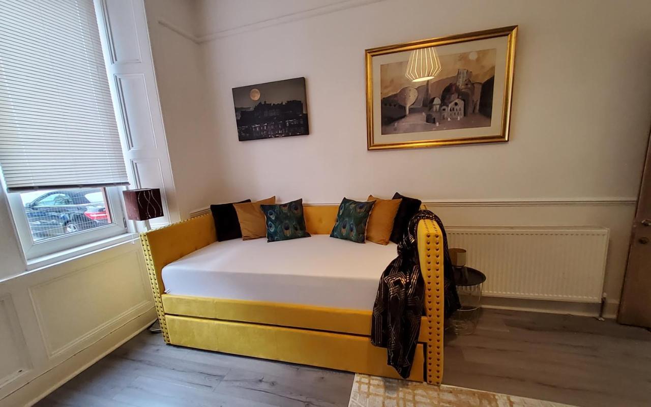 Leith Spectacular Apartment By Sensational Stay Short Lets & Serviced Accommodation With 6 Separate Beds & 2 Baths Edinburgh Eksteriør bilde